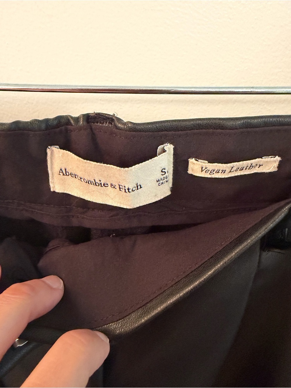 Abercrombie & Fitch Vegan Leather Trouser Pants Black Pleated Wide Leg S - Picture 4 of 7